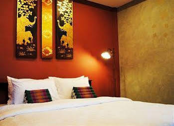 Focal Local Bed & Breakfast Bangkok Dış mekan fotoğraf